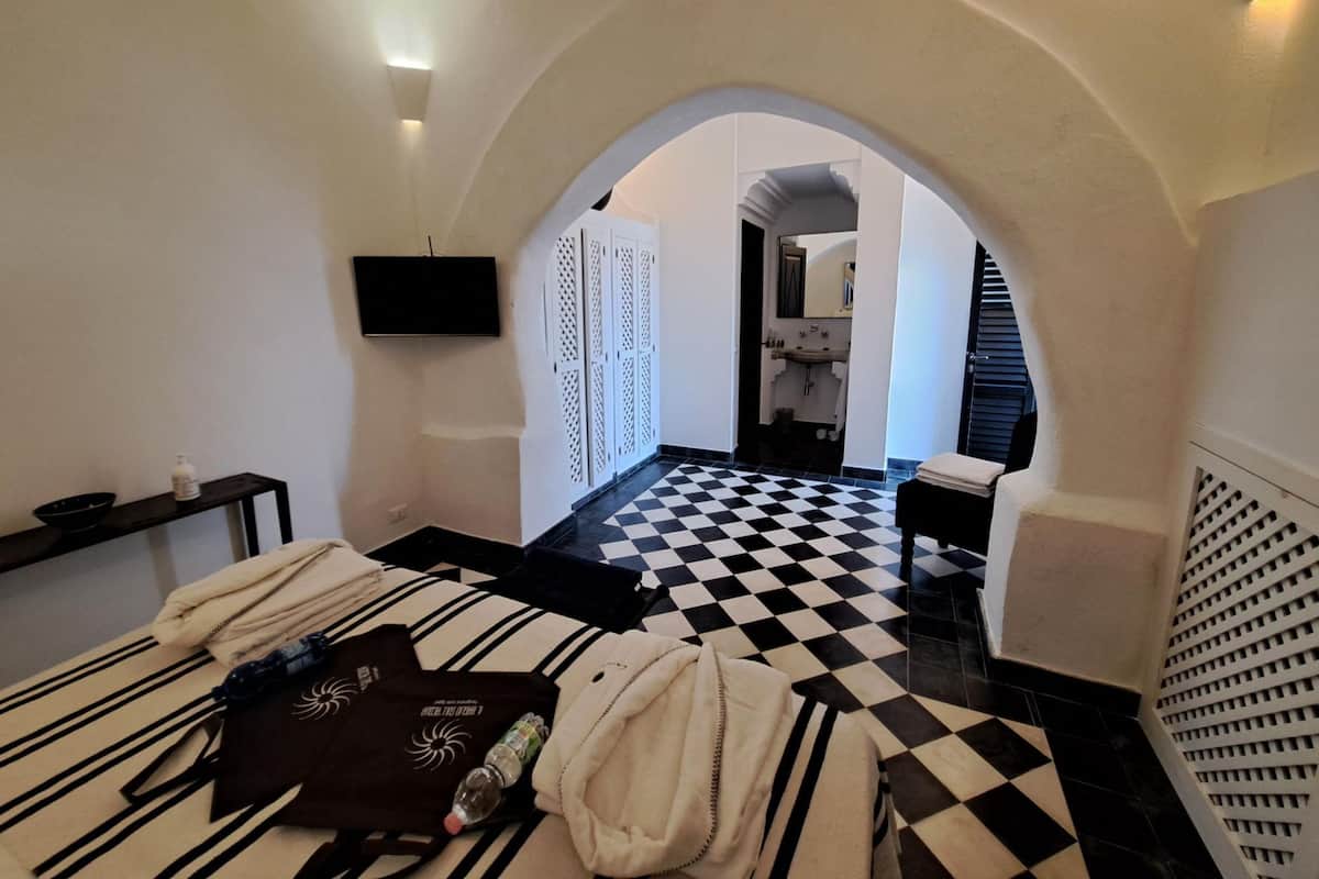 Minibar, in-room safe, free WiFi, bed sheets