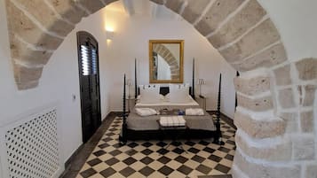 Suite 9 with Spa Bath | 1 bedroom, minibar, in-room safe, free WiFi