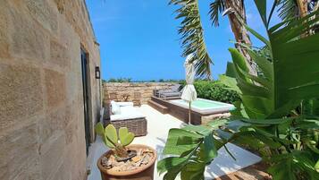 Minibar, in-room safe, free WiFi, bed sheets