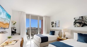 2 bedrooms, desk, iron/ironing board, travel crib - Infinite View|Balcony + Gym + Pool (Hallandale Beach)