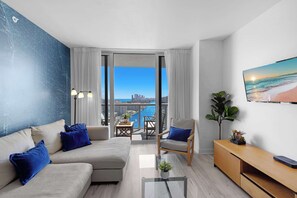 Een televisie en een kantoor