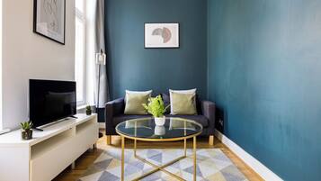 Apartemen | Ruang keluarga | Televisi 37-inci dengan saluran TV kabel, Netflix, dan layanan streaming