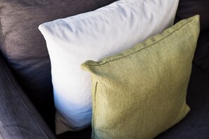 Apartment | In-room dining - The Whitecross Street Collection (London)