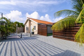 Exterior - Grill, Chill & Gazebo Thrill – Solito’s Best 3-BDR Stay Yet (Oranjestad)
