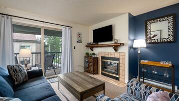 Kondominium, 2 kamar tidur | Area keluarga | Smart TV