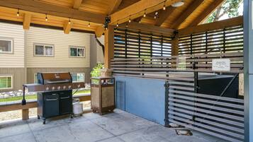 Condo, 2 Bedrooms | BBQ/picnic Area