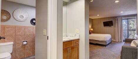 Room, 1 Bedroom | 1 bedroom, free WiFi