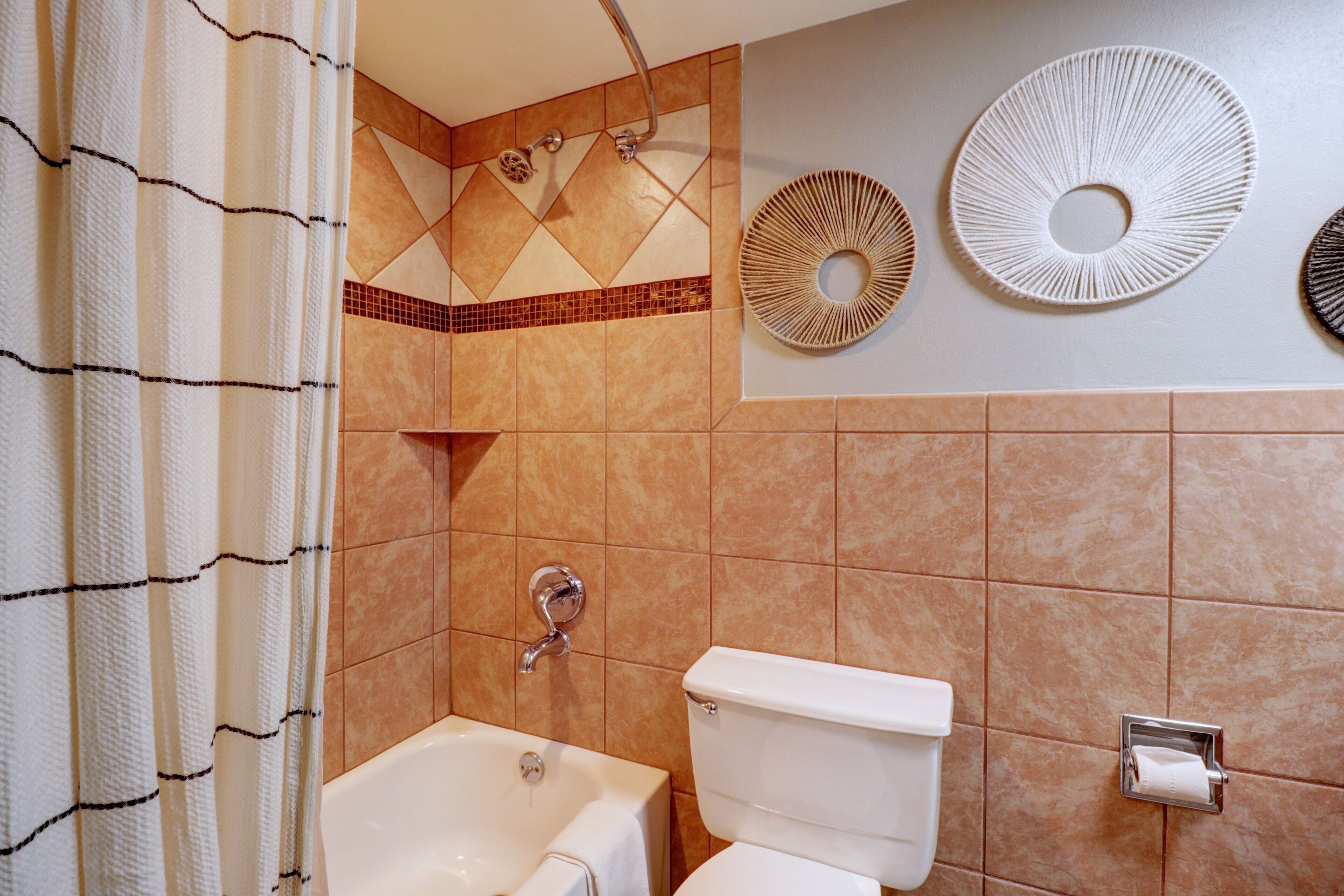 Room, 1 Bedroom | Bathroom | Towels, shampoo