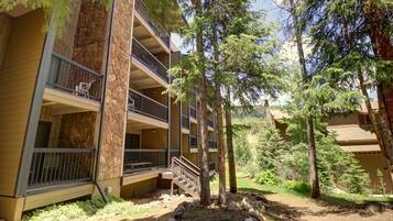 Room, 1 Bedroom | Property grounds