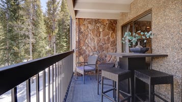 Condo, 2 Bedrooms | Property grounds