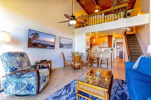 Condo, 2 phòng ngủ | Khu phòng khách