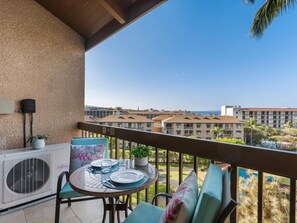 Condo, 2 phòng ngủ | Khu ẩm thực ngoài trời