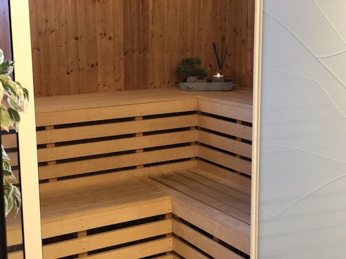 Big house with wifi, sleeps 8. 4 mins from Isaberg skiing, MTB and golf course.