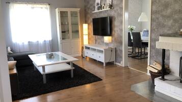 Smart TV, fireplace, DVD player, table football