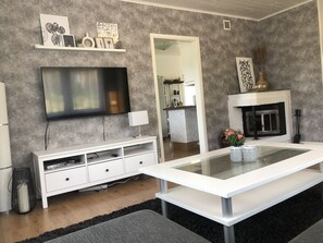 Smart-TV, Kamin, DVD-Player, Tischfußball