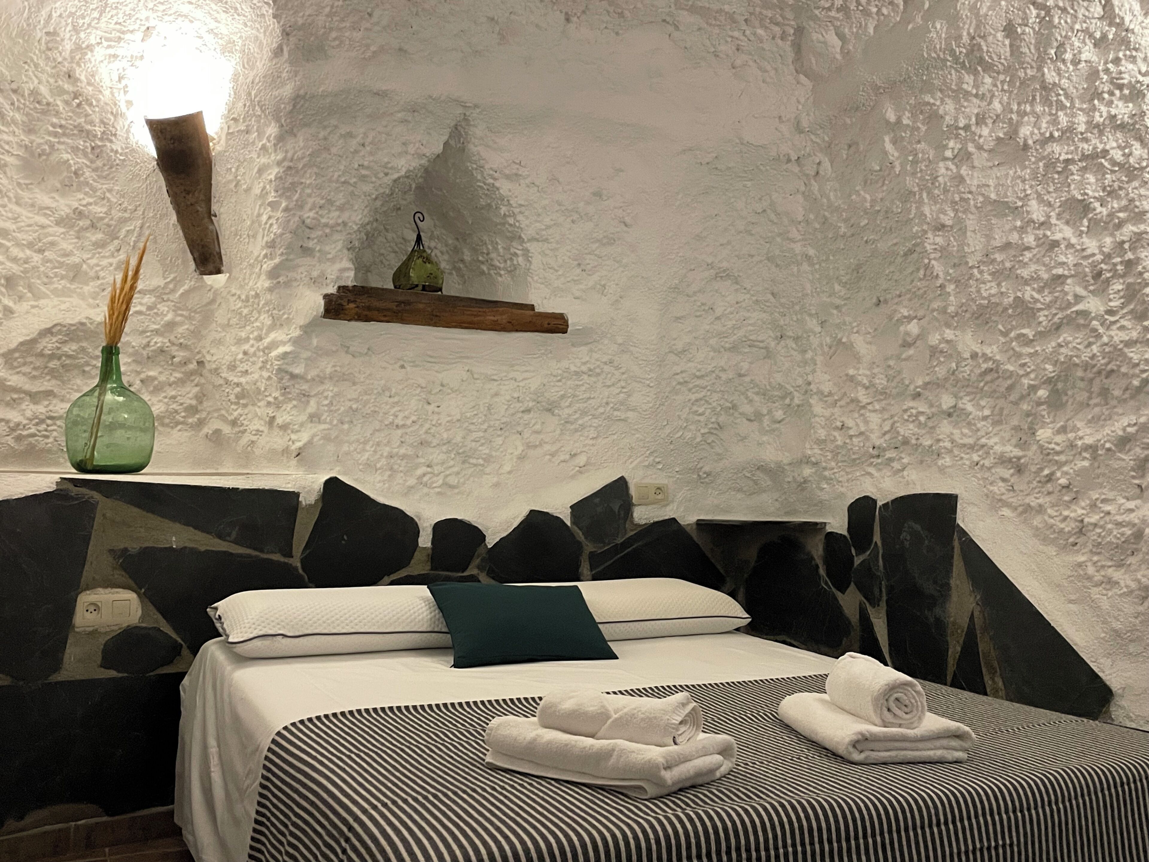 Apartamento romántico | Sábanas de algodón egipcio y ropa de cama de alta calidad