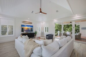 Smart TV, mesa de pingue-pongue