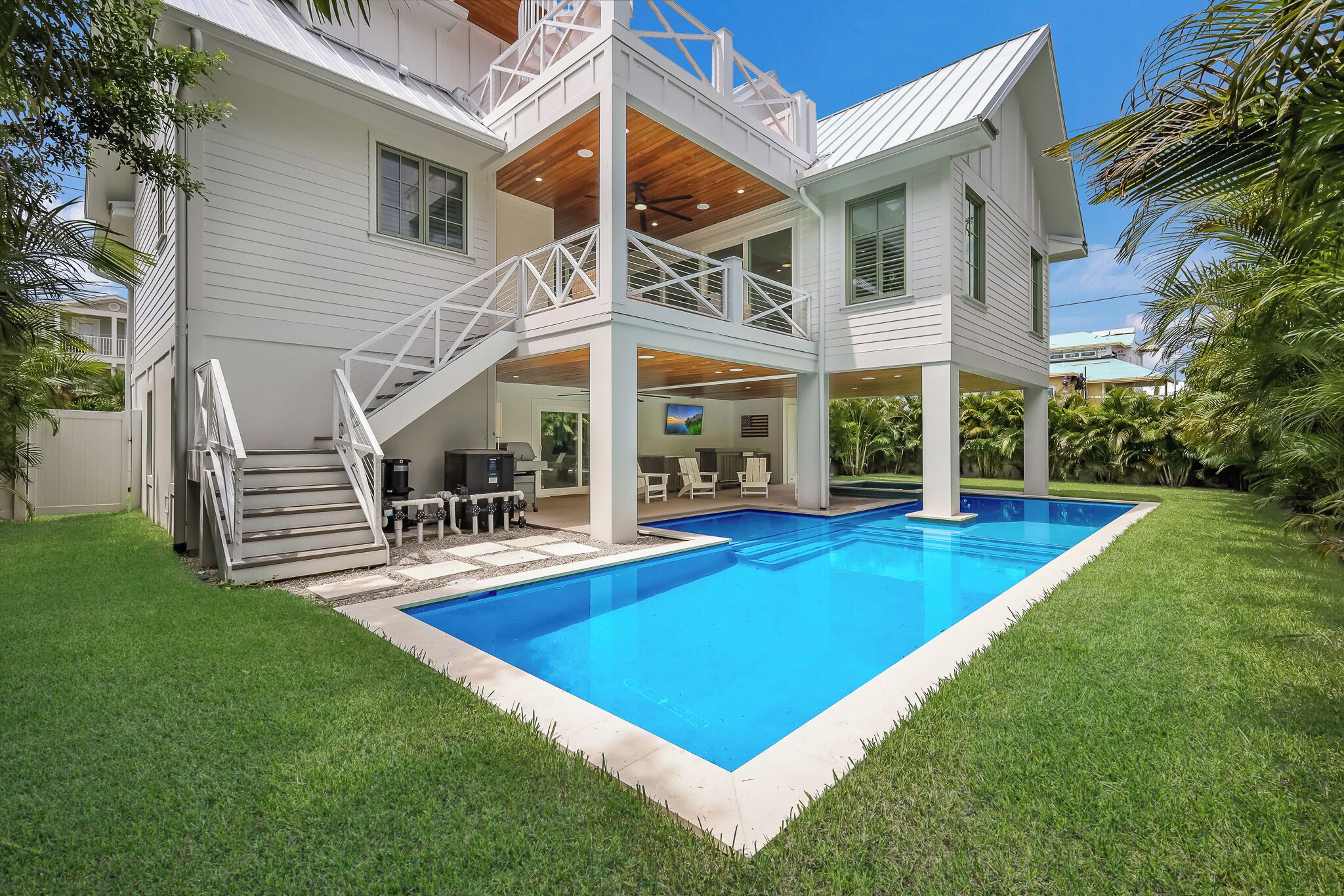 Brand New home with rooftop deck and pool -Sweet and Salty