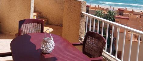 تناول الطعام بالخارج