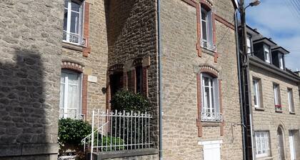 Centrally located traditional townhouse with modern amenities and pretty garden