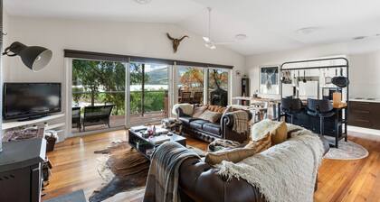 Green Stones - Amazing Waterfront Location