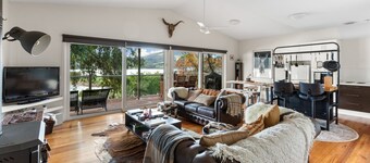Green Stones - Amazing Waterfront Location