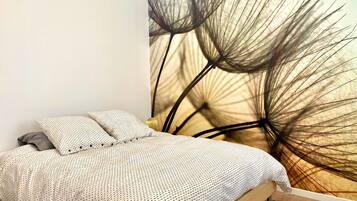 2 bedrooms, iron/ironing board, bed sheets