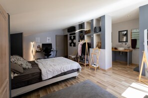 4 chambres, fer et planche à repasser, Wi-Fi, draps fournis