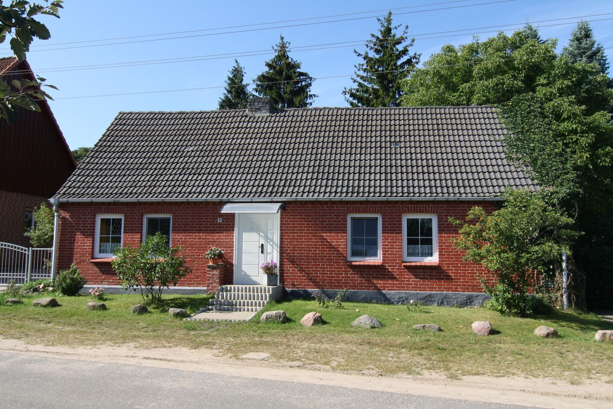 Außenseite Ferienhaus [Sommer]
