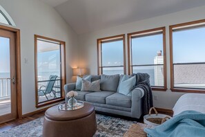 Smart TV, fireplace, DVD player, books - AMAZING BAYFRONT HOME! Sunsets and sunrises (Jamaica Beach)