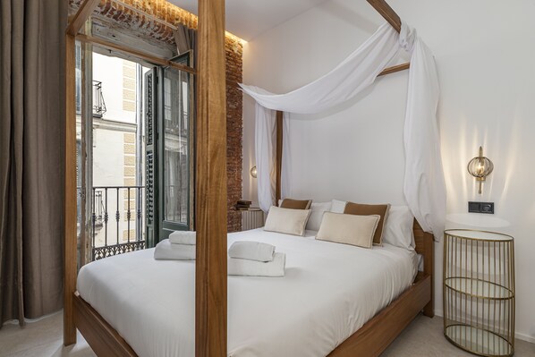 Standard Room | Premium bedding, down comforters, blackout drapes, free WiFi - The Queens house chueca (Madrid)