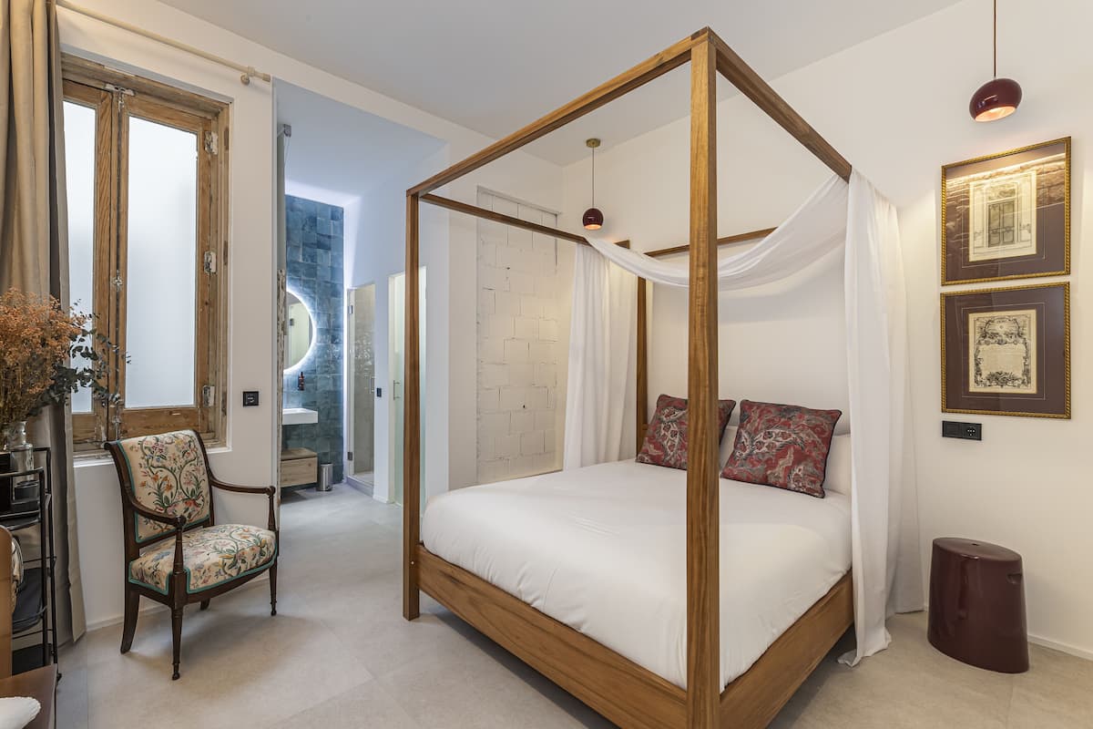 1 habitación, ropa de cama de alta calidad, edredón y cortinas blackout