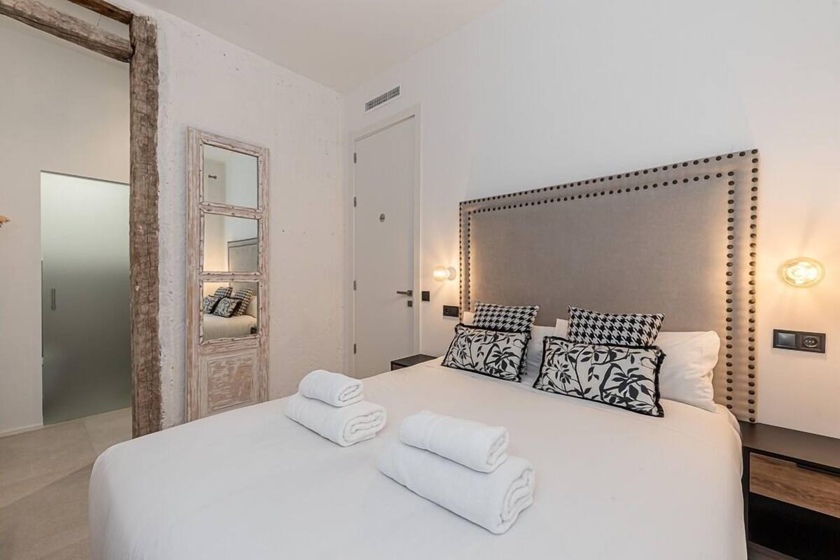 Quarto standard | Roupas de cama premium, edredons de pluma, cortinas blackout