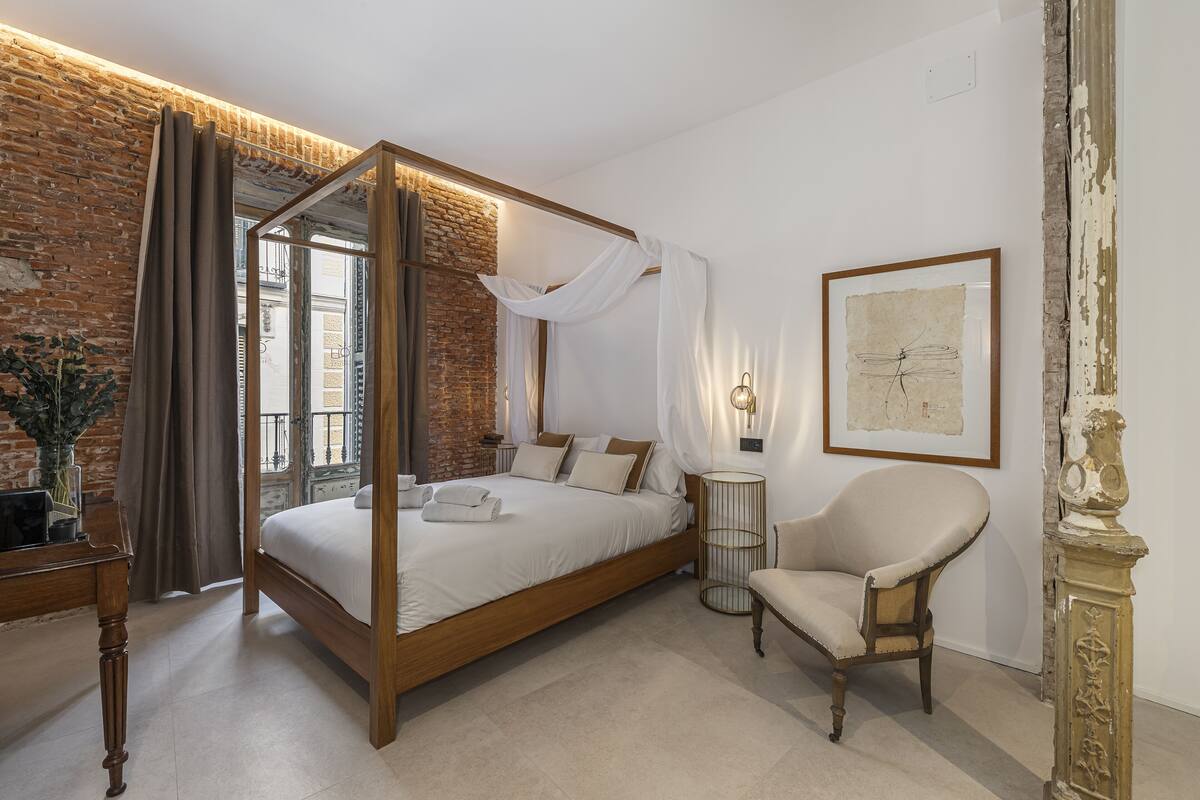 Roupas de cama premium, edredons de pluma, cortinas blackout