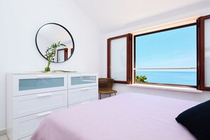 Unclassified image, 5 of 40, button