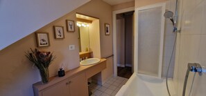 Hair dryer, towels, soap, toilet paper - Cozy apartment in beautiful Piazza Cavour, 5 minutes from the Egyptian Museum (Torino)
