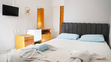 Standard Double Room | Premium bedding, minibar, laptop workspace, travel crib