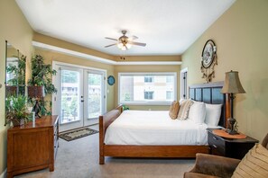 2 slaapkamers, een bureau, een strijkplank/strijkijzer, gratis wifi