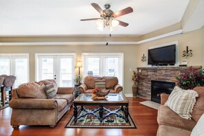 Smart-tv en een open haard