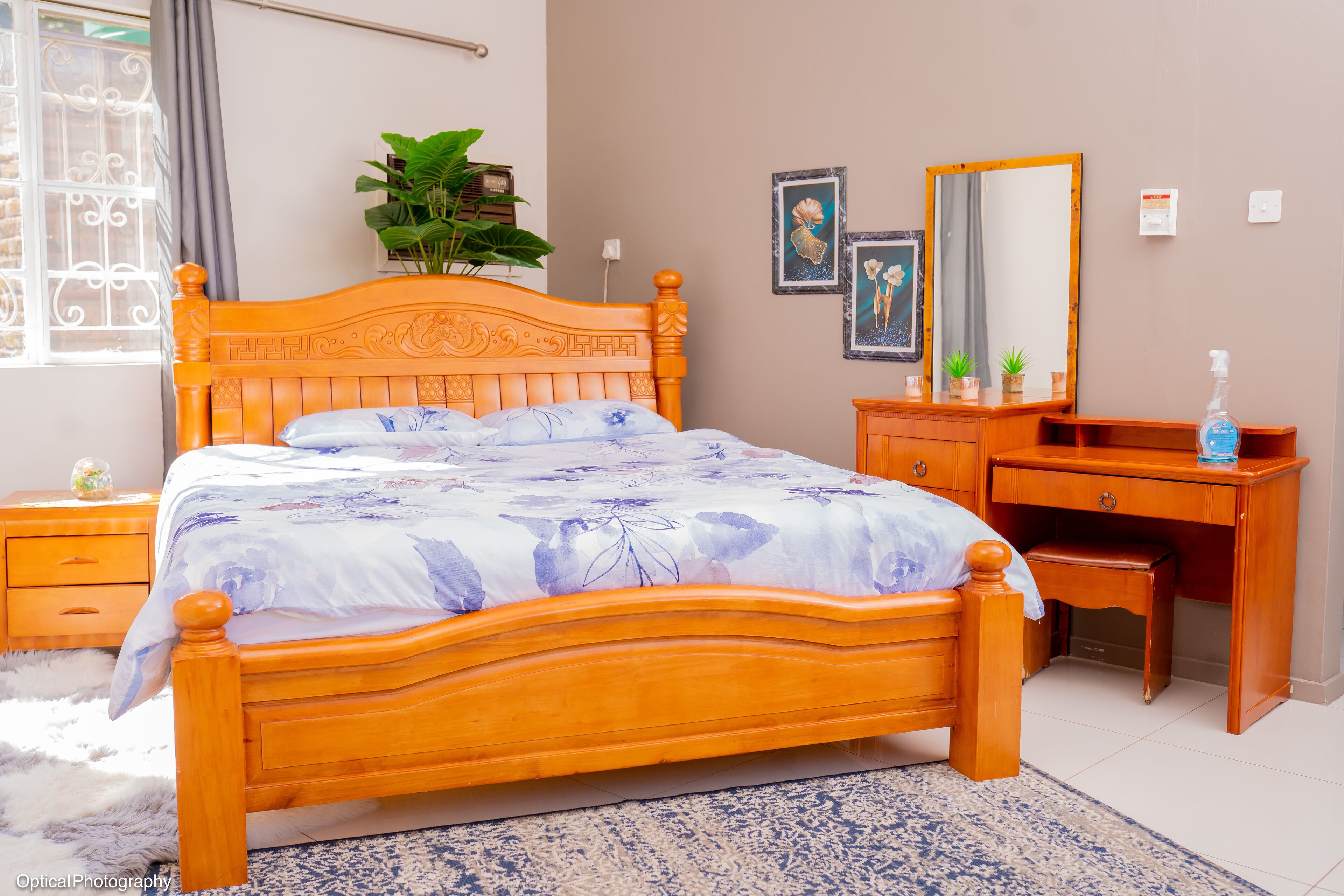 3 habitaciones, escritorio, tabla de planchar con plancha y wifi 