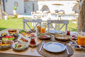 Free daily full breakfast  - SOL DE VERANO BOUTIQUE HOTEL (Cesme)
