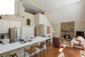 Interior - Perfect Gettaway Cottage in Cashiers (Cashiers)