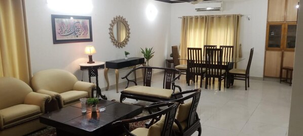 Apartment | Living area - Impeccable 3-bed Apartment in Lahore (Lahore)