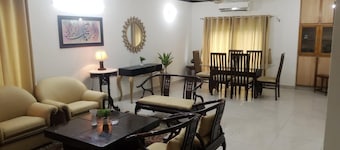 Impeccable 3-bed Apartment in Lahore