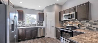  Lakefront Retreat w/ Dock, Kayaks & Sunset Views – Peaceful Escape!