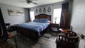2 bedrooms, desk, free WiFi, bed sheets -  Lakefront Retreat w/ Dock, Kayaks & Sunset Views – Peaceful Escape! (Lake Placid)