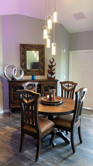 Dining -  Lakefront Retreat w/ Dock, Kayaks & Sunset Views – Peaceful Escape! (Lake Placid)