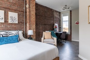 3 slaapkamers, een bureau, een strijkplank/strijkijzer, gratis wifi