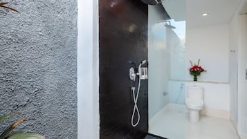 Deluxe Villa | Bathroom | Rainfall showerhead, hair dryer, slippers, towels