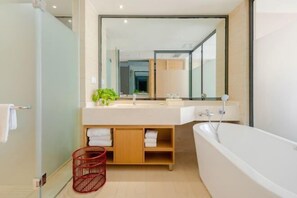 Soap, shampoo - Dapeng Zhongzhou International Hotel (Chengmai)